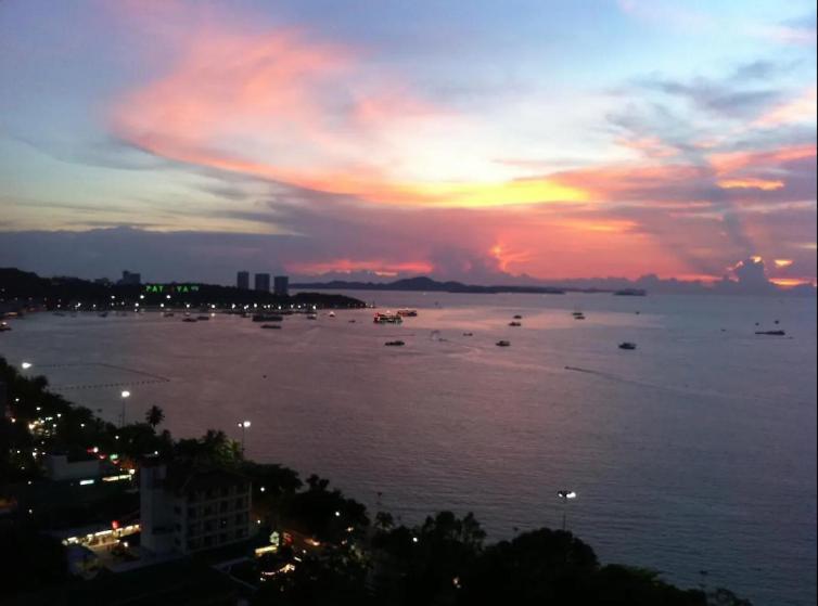 Great Location With Infinity Pool - Central Pattaya 아파트 외부 사진